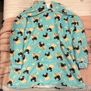 Cozy Pug Print Hooded Blanket